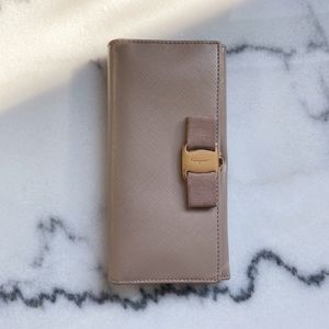 Salvatore Ferragamo Vara Continental Wallet